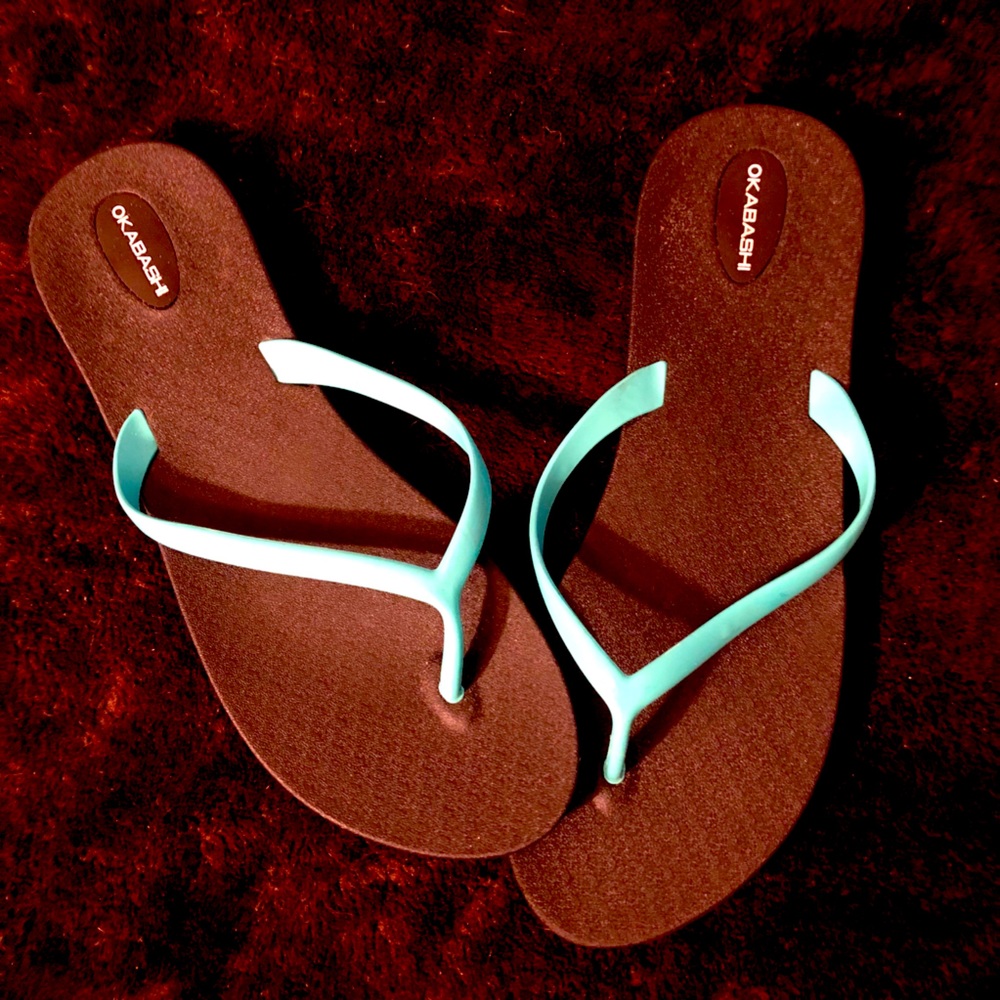 OKABASHI turquoise and black flip flops!